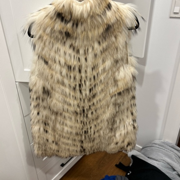 Raccoon Fur Vest - Picture 4 of 4